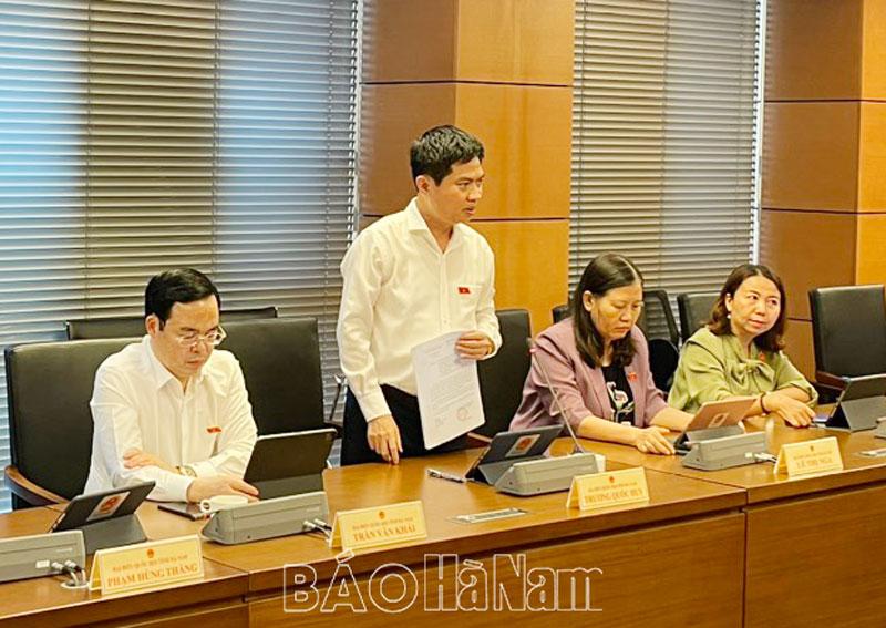 Đoàn đại biểu Quốc hội tỉnh tham gia thảo luận tổ tại Kỳ họp thứ 7