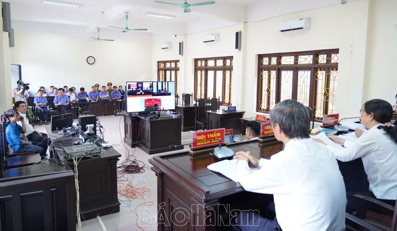 Xét xử sơ thẩm vụ án Nguyễn Duy Tuynh và đồng phạm vì tội mua bán, sử dụng trái phép chất ma túy