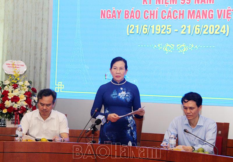 Đồng chí Bí thư Tỉnh uỷ Lê Thị Thủy chúc mừng Đài PT-TH tỉnh, Tạp chí Sông Châu nhân ngày Báo chí cách mạng Việt Nam