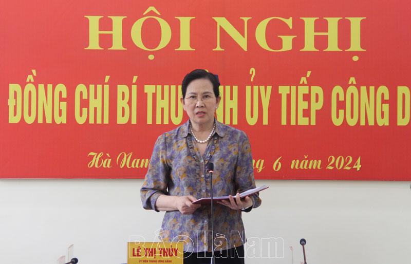 Đồng chí Bí thư Tỉnh ủy Lê Thị Thủy tiếp công dân định kỳ tháng 6