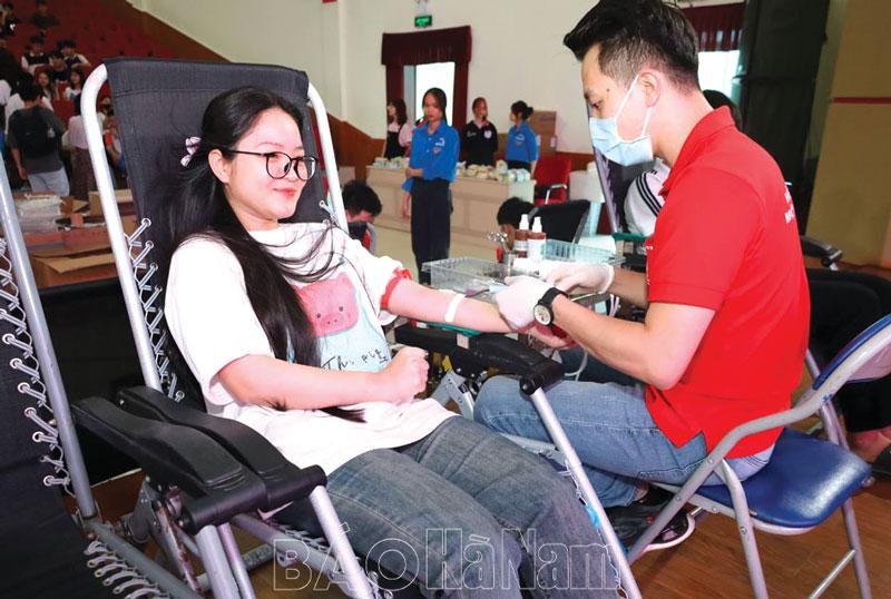 Hành trình đỏ - Kết nối dòng máu Việt