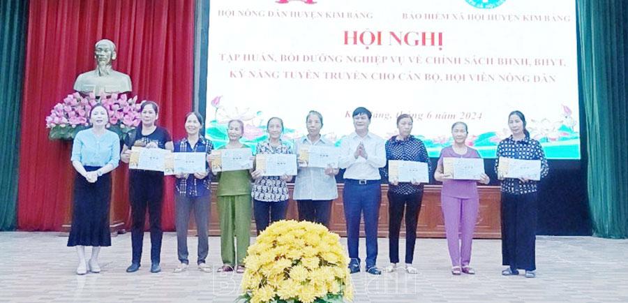 Hơn 200 cán bộ, hội viên nông dân Kim Bảng được tập huấn kỹ năng tuyên truyền chính sách BHXH, BHYT