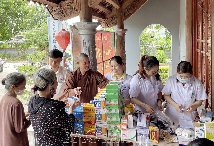 Trên 250 lượt người dân Khả Phong được khám bệnh, cấp thuốc miễn phí