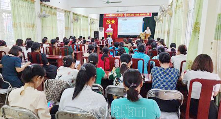 Hội LHPN tỉnh tập huấn cho thành viên HTX, THT
