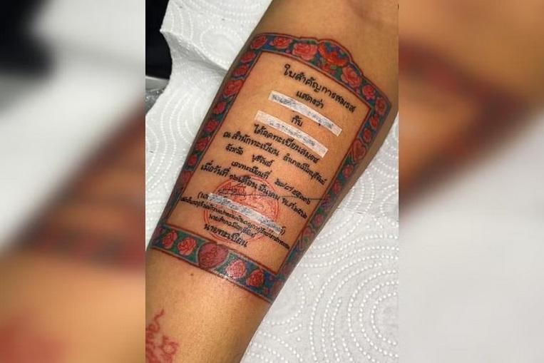 Nổi tiếng vì xăm giấy đăng ký kết hôn lên tay