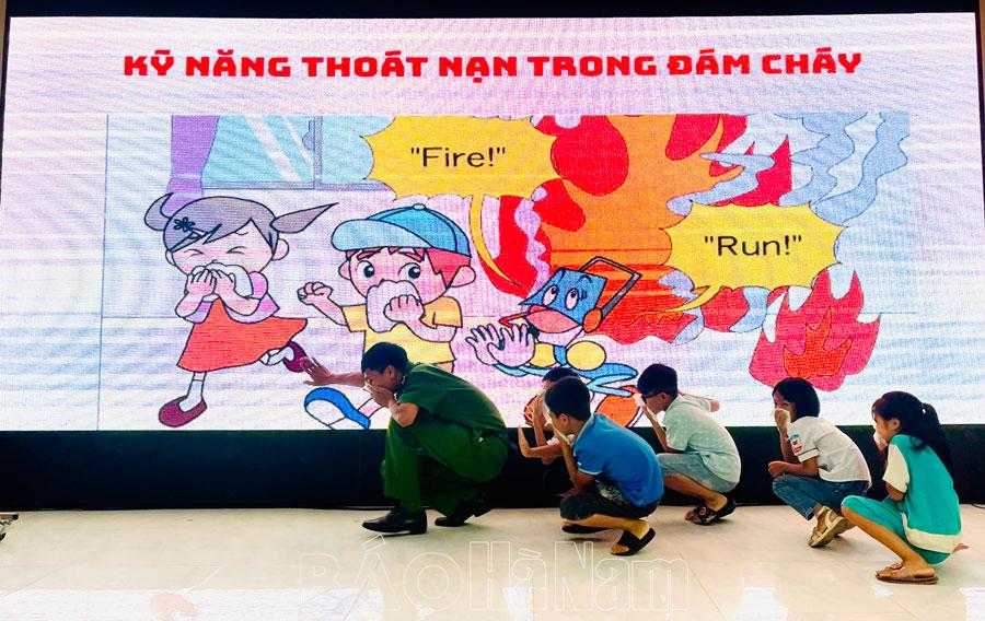Tuyên truyền kỹ năng sống, cấp căn cước cho học sinh trên địa bàn xã An Ninh