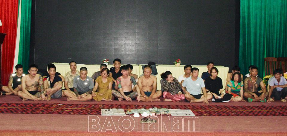 Đánh bạc và tổ chức đánh bạc trên sông Hồng, 33 đối tượng bị bắt giữ