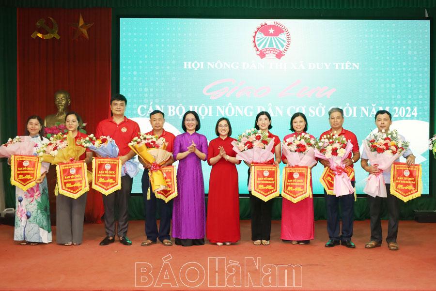 Hội Nông dân thị xã Duy Tiên giao lưu cán bộ hội nông dân cơ sở giỏi năm 2024