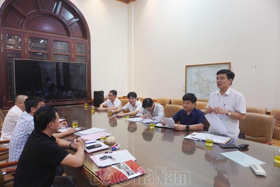 Kiểm tra tình hình sử dụng điện của các doanh nghiệp trong tỉnh