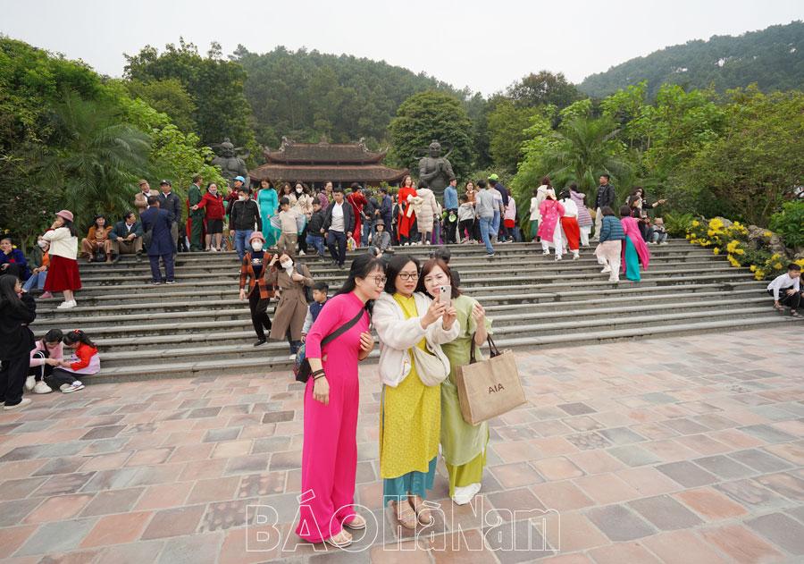 Doanh thu du lịch 6 tháng đầu năm 2024 ước đạt gần 3.000 tỷ đồng