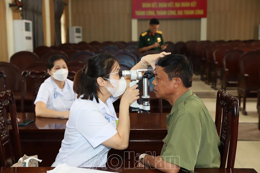 Bệnh viện Mắt tỉnh khám, cấp thuốc miễn phí cho cựu chiến binh và người có công với cách mạng