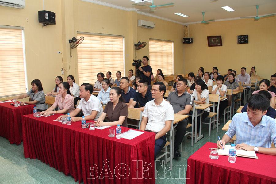 68 quần chúng ưu tú ở Phủ Lý tham gia bồi dưỡng nhận thức về Đảng