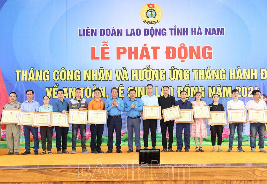 Công đoàn Việt Nam 95 năm xây dựng và phát triển