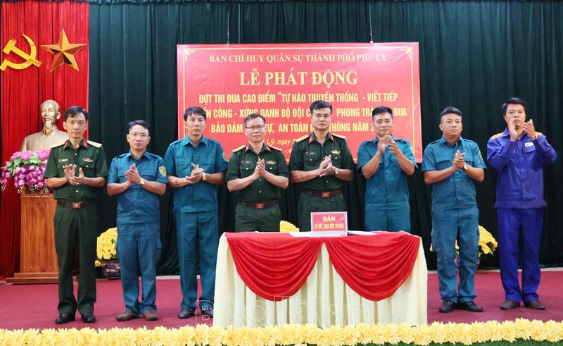 Ban CHQS thành phố Phủ Lý, huyện Kim Bảng phát động đợt thi đua cao điểm