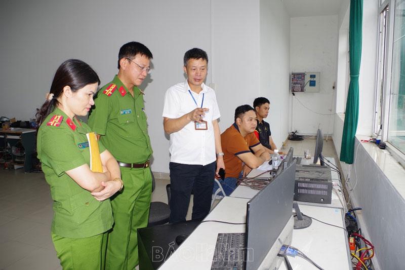 Kiểm tra công tác triển khai thực hiện mô hình “Triển khai thiết bị giám sát thi cử, sát hạch lái xe”