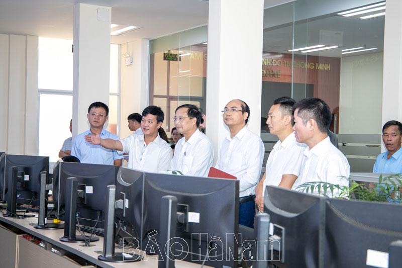 Đoàn công tác của tỉnh khảo sát, trao đổi kinh nghiệm về chuyển đổi số tại Thừa Thiên Huế