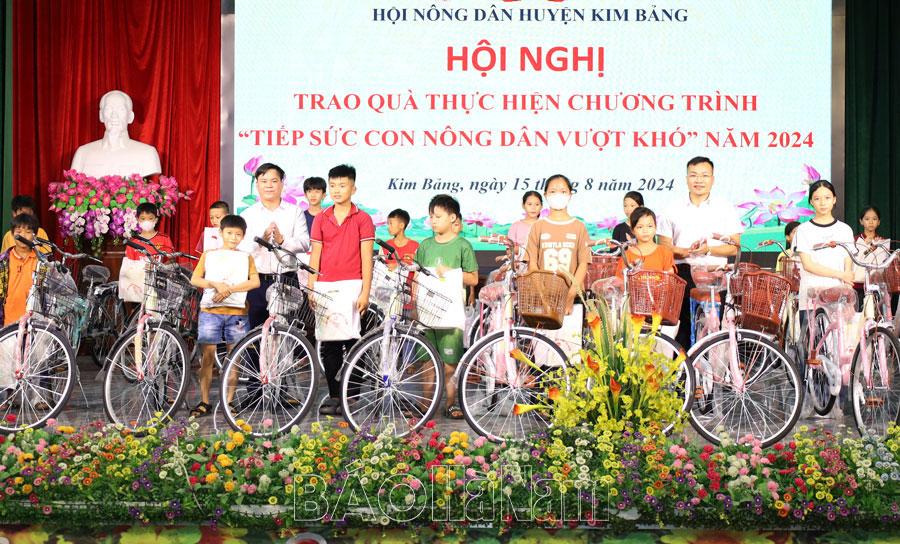 Hội Nông dân tỉnh tổ chức Chương trình "Tiếp sức con nông dân vượt khó" ở Kim Bảng