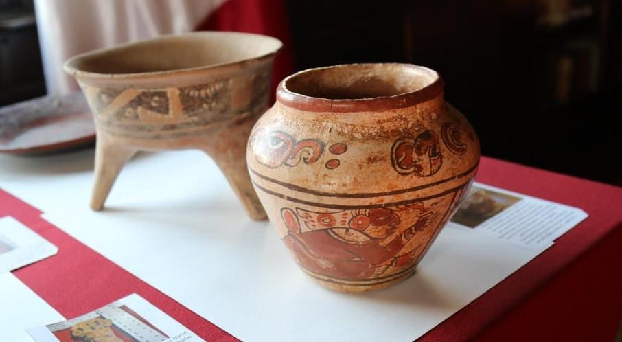 Mua chiếc bình 4 USD về trang trí, người phụ nữ bất ngờ khi biết giá trị thật