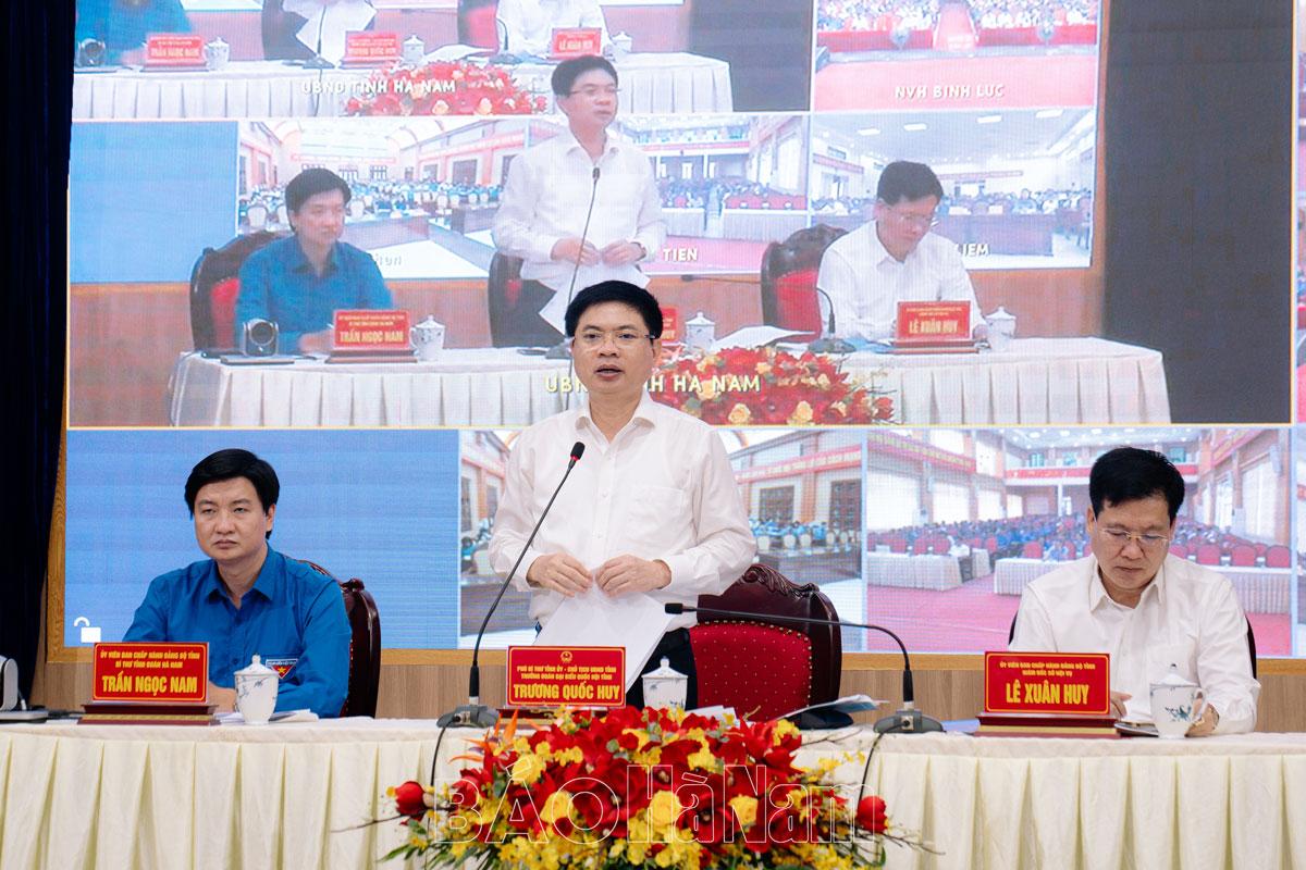 Đồng chí Chủ tịch UBND tỉnh Trương Quốc Huy đối thoại với thanh niên