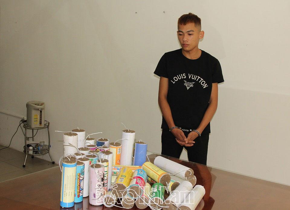 Bắt quả tang 01 đối tượng vận chuyển 14,6kg pháo nổ vào địa bàn tiêu thụ