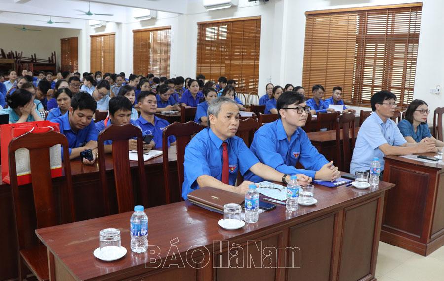 Huyện đoàn Lý Nhân bồi dưỡng lý luận chính trị và tập huấn kỹ năng, nghiệp vụ cho cán bộ đoàn, đội