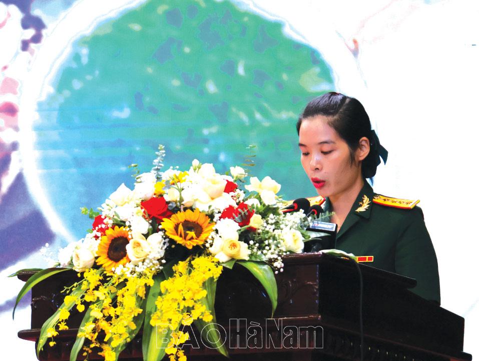 Nữ quân nhân tiêu biểu