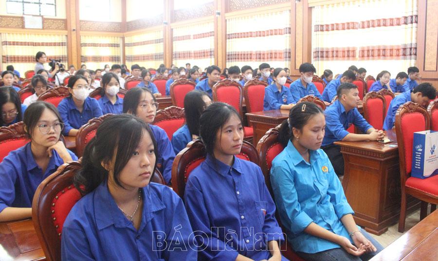 Bồi dưỡng lý luận chính trị và tập huấn kỹ năng tổ chức Tết Trung thu cho cán bộ đoàn cơ sở ở Kim Bảng