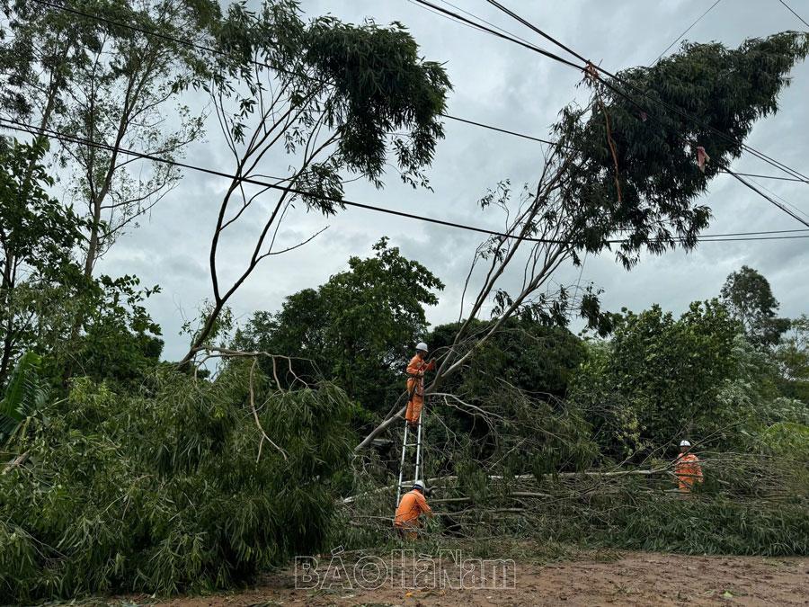 270 nghìn khách hàng bị mất điện do ảnh hưởng của bão số 3