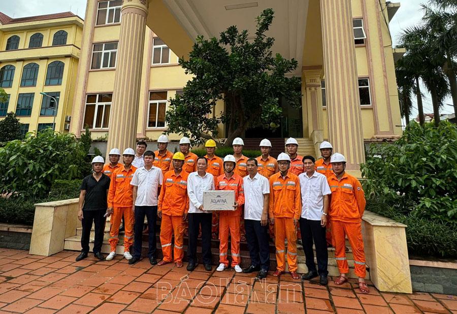 PC Hà Nam ra quân hỗ trợ Quảng Ninh khắc phục sự cố về lưới điện sau bão số 3