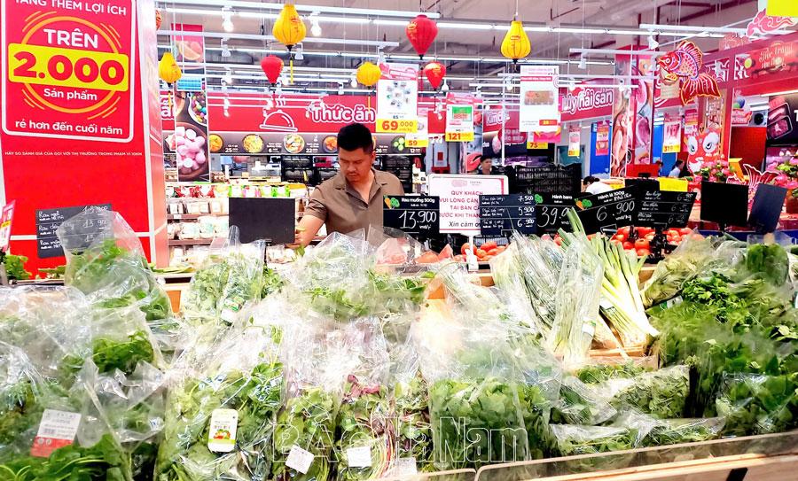 Các siêu thị tăng lượng hàng hóa, ổn định giá phục vụ tiêu dùng