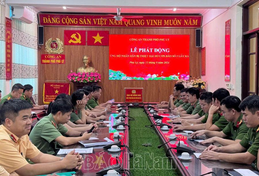 CBCS Công an thành phố Phủ Lý ủng hộ 110,8 triệu đồng cho đồng bào bị thiệt hại do cơn bão số 3