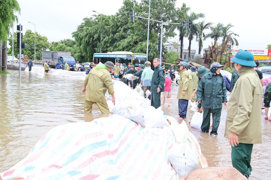 LLVT tích cực tham gia phòng, chống lũ lụt