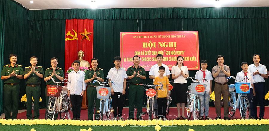 Lực lượng vũ trang tỉnh hỗ trợ học sinh nghèo vượt khó