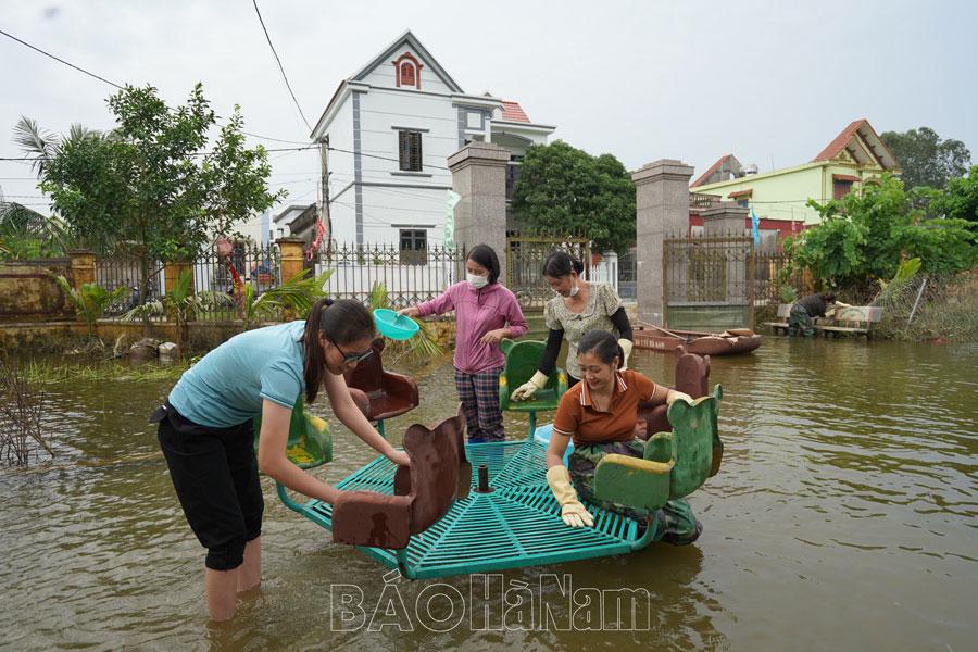 Học sinh 6 trường, điểm trường cuối cùng bị ngập lụt đi học trở lại
