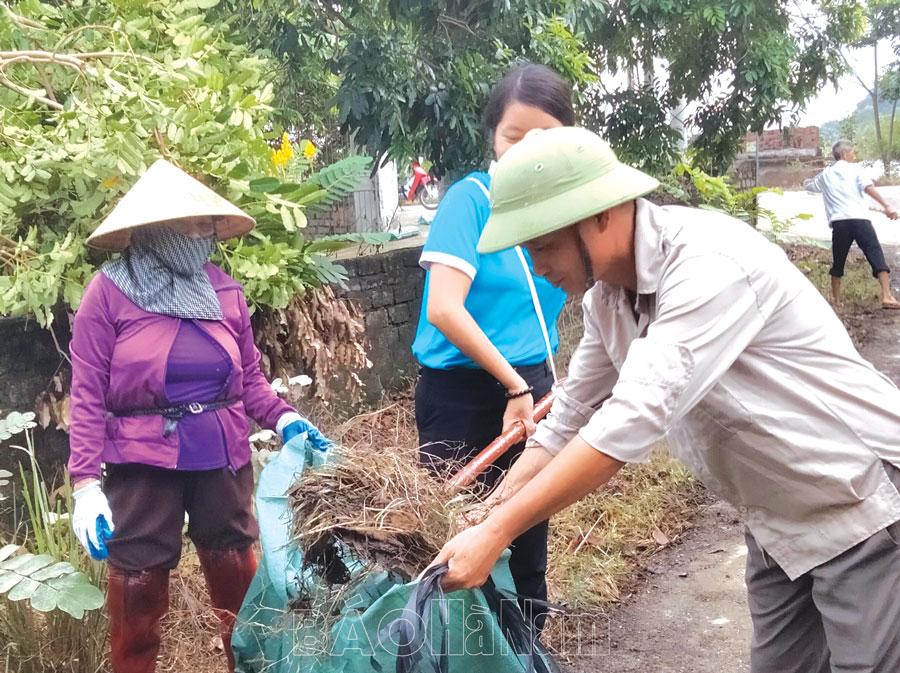 Thanh Hải hỗ trợ người dân ổn định đời sống sau mưa, lũ