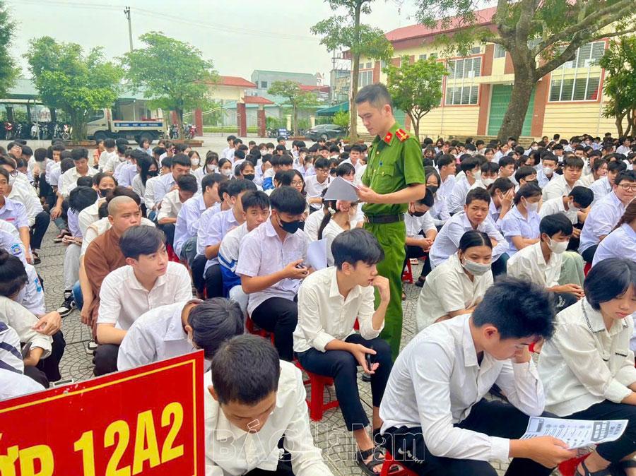 Tuyên truyền pháp luật cho học viên Trung tâm GDNN- GDTX huyện Bình Lục