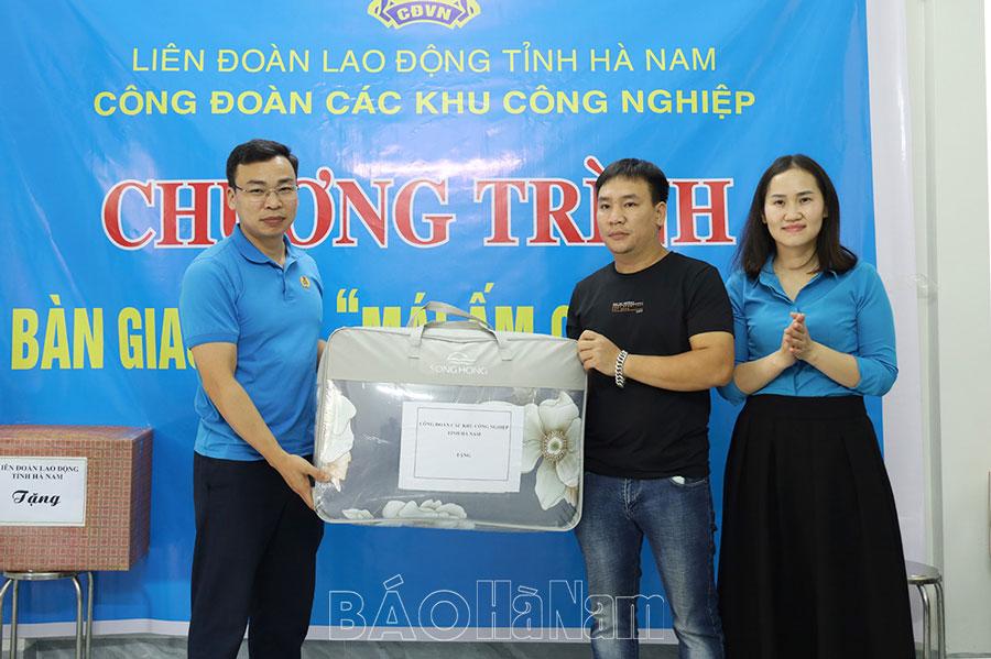 Công đoàn các Khu công nghiệp tỉnh bàn giao nhà “Mái ấm công đoàn”