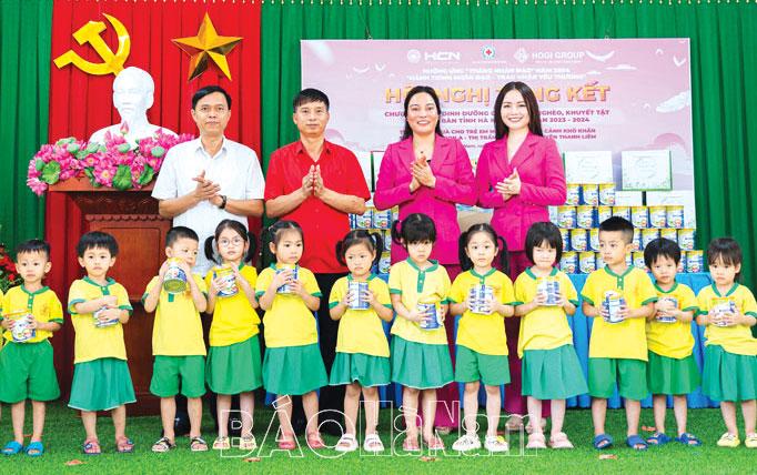 Nhân rộng Chương trình “Dinh dưỡng cho trẻ em nghèo, khuyết tật”