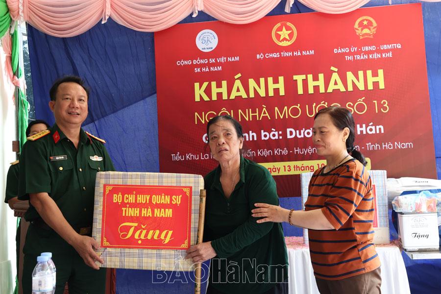 Bộ CHQS tỉnh phối hợp khánh thành nhà tặng gia đình hộ nghèo