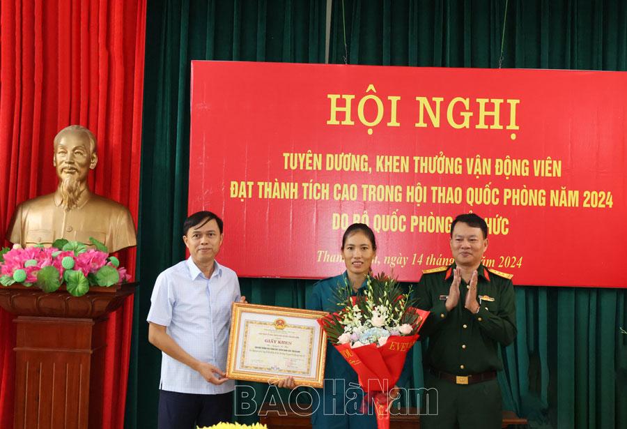 Ban CHQS huyện Thanh Liêm tuyên dương vận động viên giành huy chương tại Hội thao Bộ quốc phòng
