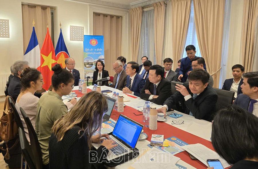 Đoàn công tác của tỉnh tham dự hội nghị kết nối địa phương Việt - Pháp