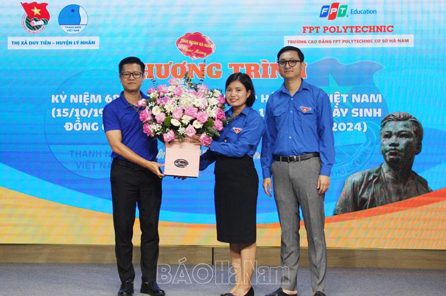 Sinh hoạt chuyên đề “Sáng mãi con đường cách mạng của thanh niên”