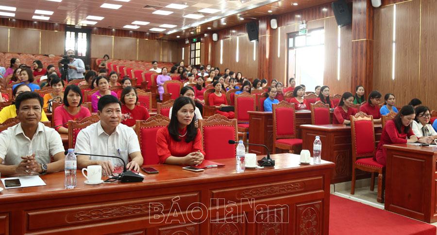 Liên đoàn Lao động huyện Bình Lục gặp mặt nữ cán bộ công đoàn