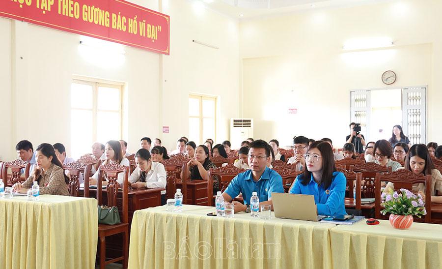 Tập huấn công tác tài chính cho cán bộ công đoàn viên chức, y tế và xây dựng