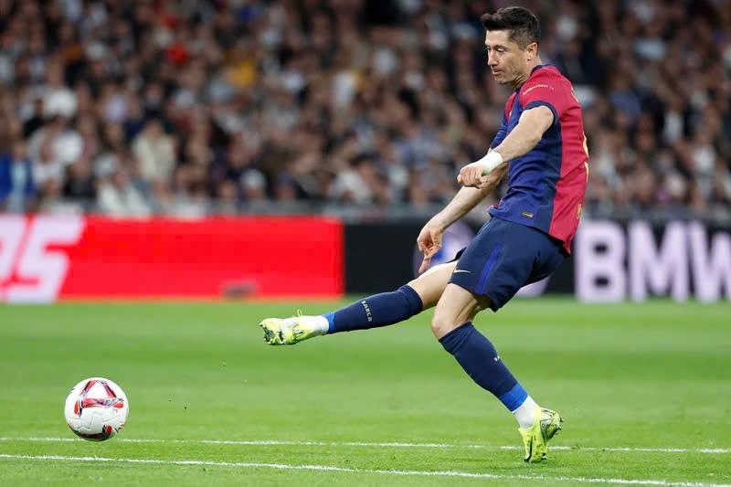 Barca đại thắng 4-0 Real Madrid ngay tại Bernabeu