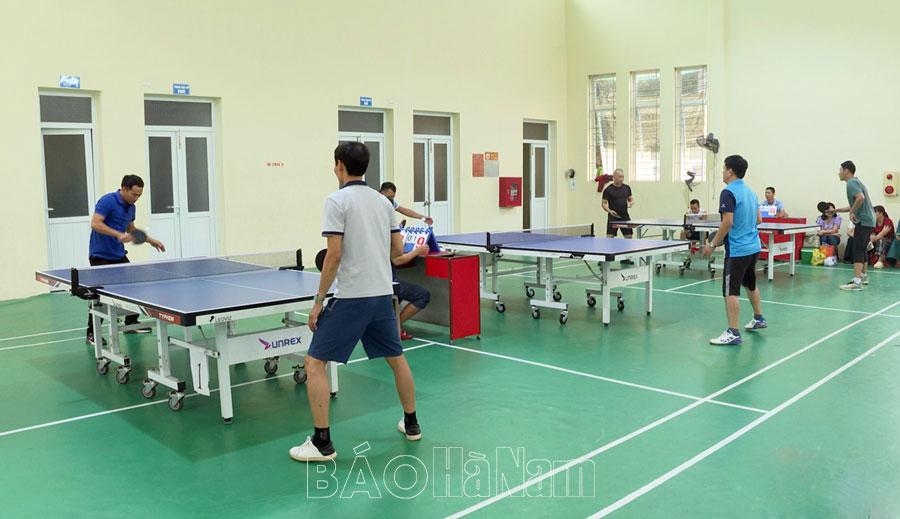 Ngành Giáo dục thành phố Phủ Lý tổ chức giao lưu bóng bàn chào mừng Ngày Nhà giáo Việt Nam 20/11