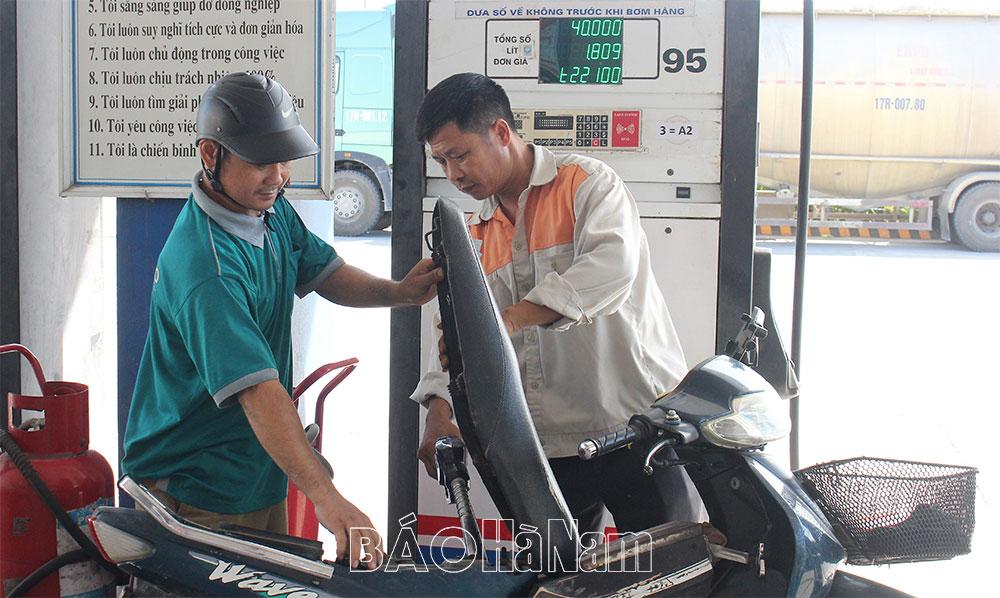 Bảo đảm cung ứng đủ xăng dầu cho sản xuất, tiêu dùng cuối năm