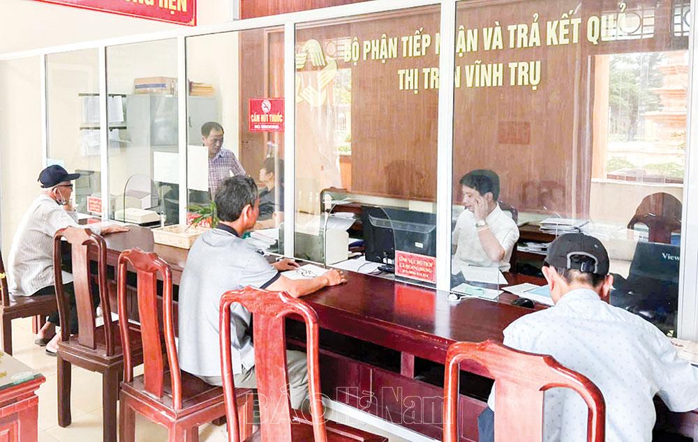 Thị trấn Vĩnh Trụ chú trọng thực hiện văn hóa công sở
