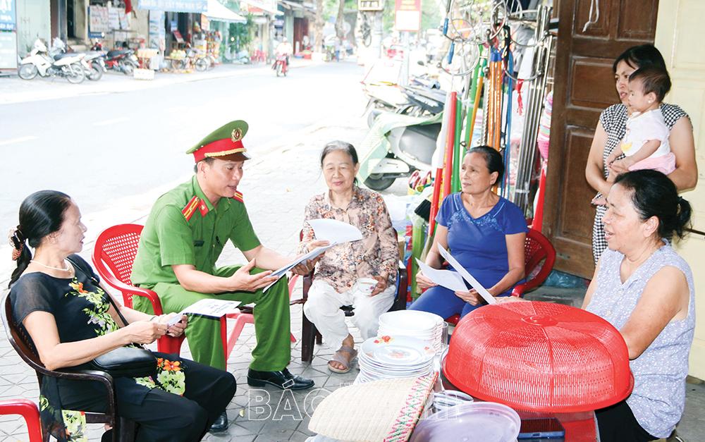 Cảnh sát khu vực - “người nhà” của nhân dân