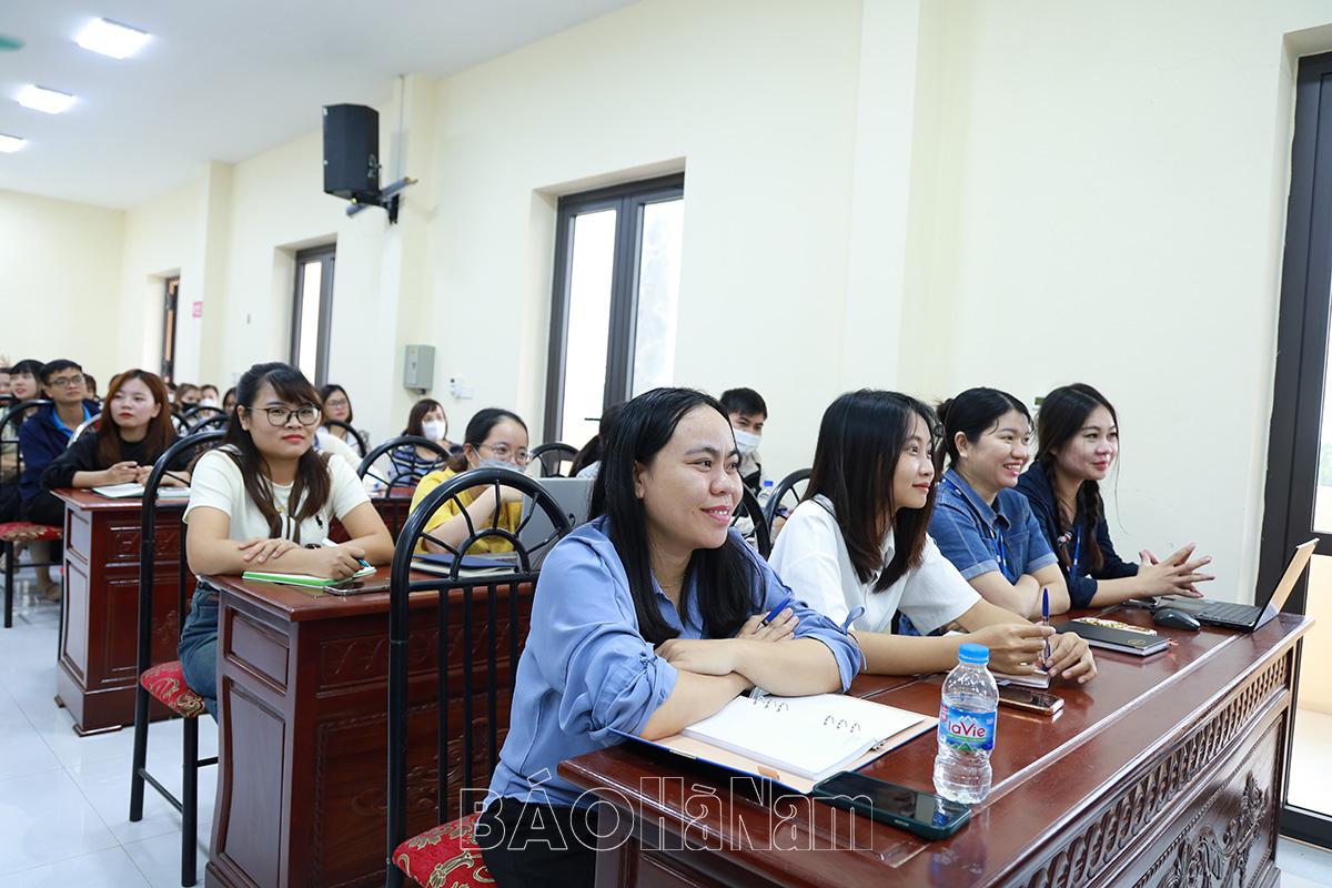 Tập huấn công tác tài chính công đoàn cho hơn 300 cán bộ công đoàn cơ sở